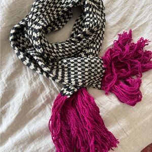 Stylish Black and Pink Houndstooth Scarf